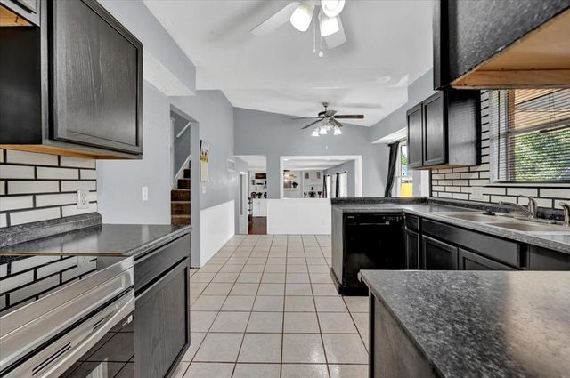 1017 Linn Lane, Yukon, OK 73099