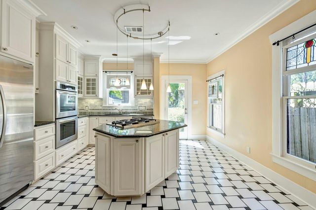 1403 Bonnie Brae, Houston, TX 77006