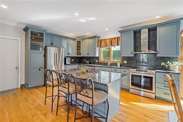 25 linfield Circle, Lincoln, RI 02865