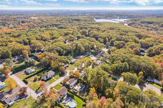 25 linfield Circle, Lincoln, RI 02865