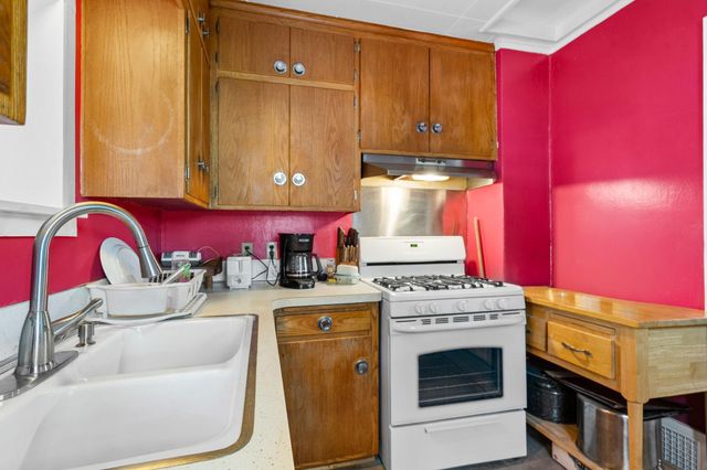 828 Iroquois Avenue, Saint Paul, MN 55119