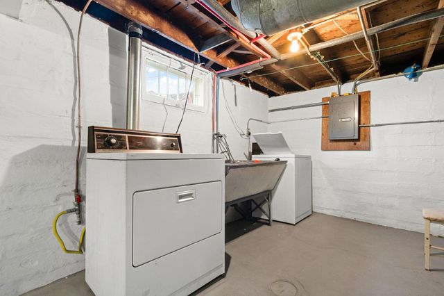 828 Iroquois Avenue, Saint Paul, MN 55119