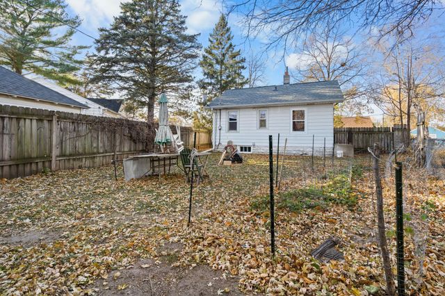 828 Iroquois Avenue, Saint Paul, MN 55119