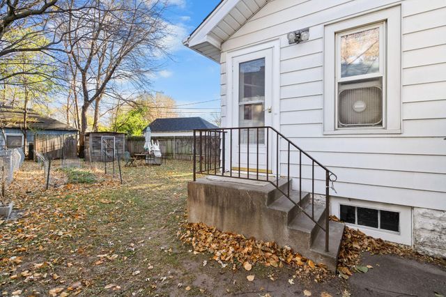 828 Iroquois Avenue, Saint Paul, MN 55119