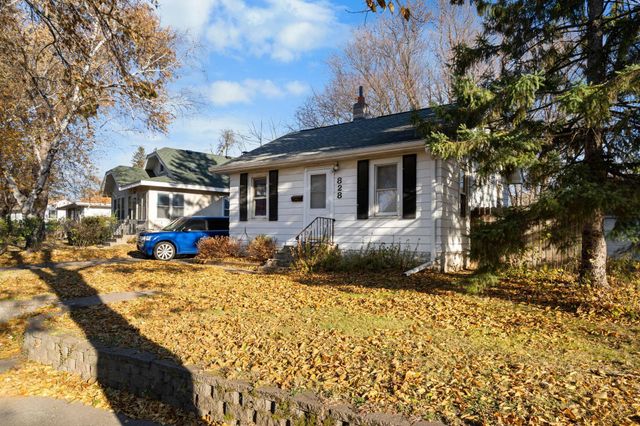 828 Iroquois Avenue, Saint Paul, MN 55119