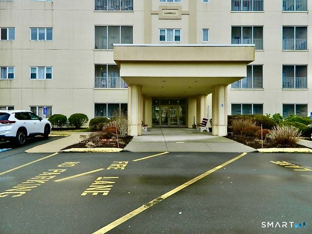 75 Washington Avenue 2-317, Hamden, CT 06518