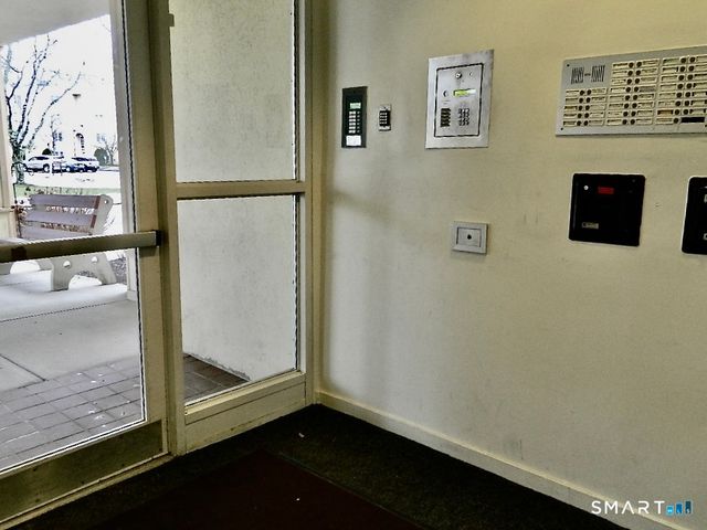 75 Washington Avenue 2-317, Hamden, CT 06518