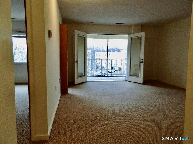 75 Washington Avenue 2-317, Hamden, CT 06518