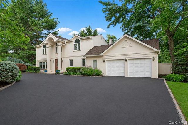 76 Wildwood Drive, Dix Hills, NY 11746