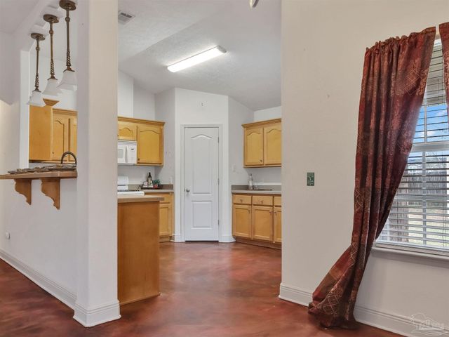 5081 Covington Dr, Pace, FL 32571