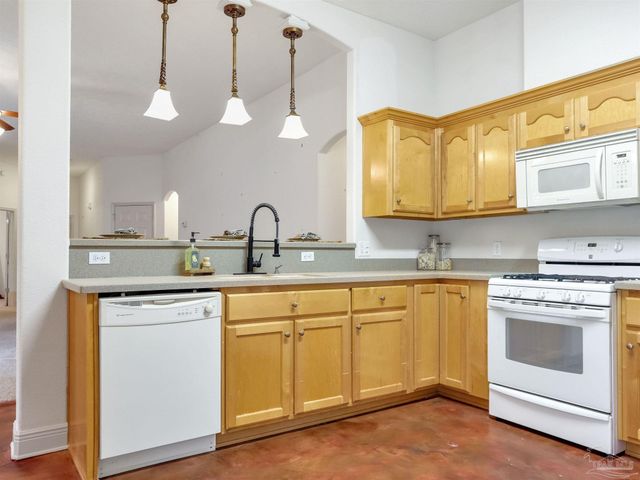 5081 Covington Dr, Pace, FL 32571