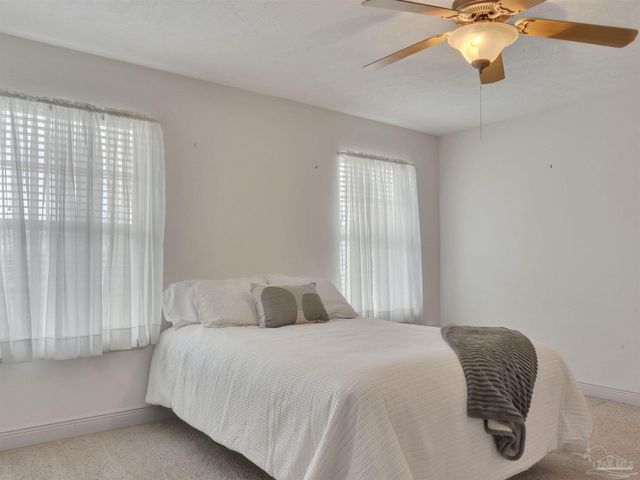 5081 Covington Dr, Pace, FL 32571