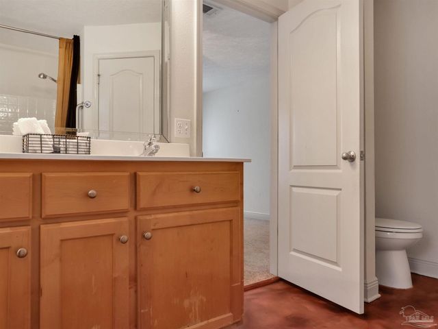 5081 Covington Dr, Pace, FL 32571