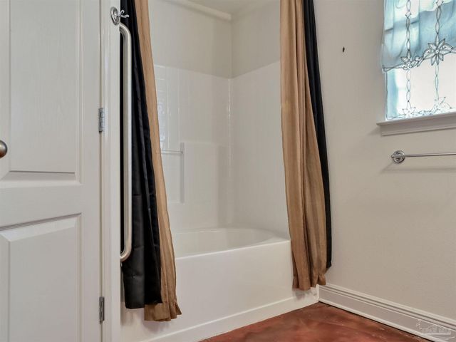 5081 Covington Dr, Pace, FL 32571