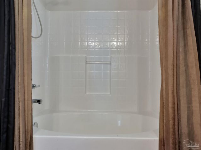 5081 Covington Dr, Pace, FL 32571