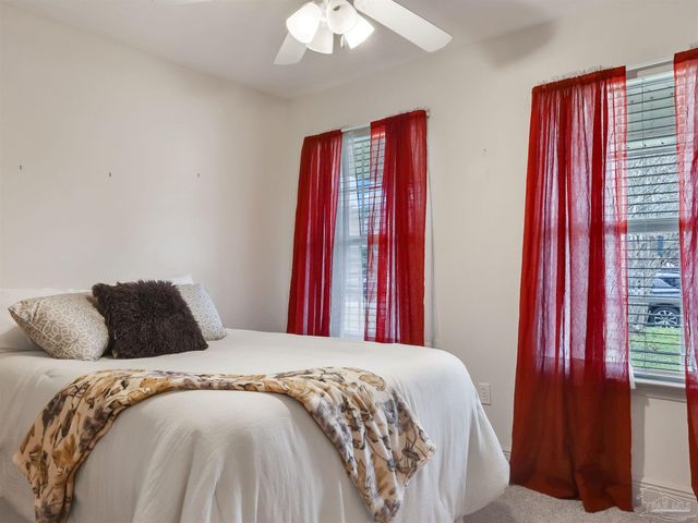 5081 Covington Dr, Pace, FL 32571