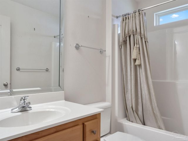 5081 Covington Dr, Pace, FL 32571