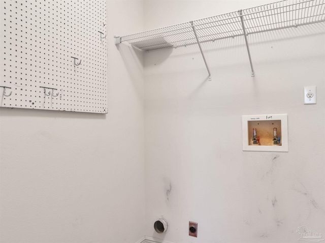 5081 Covington Dr, Pace, FL 32571