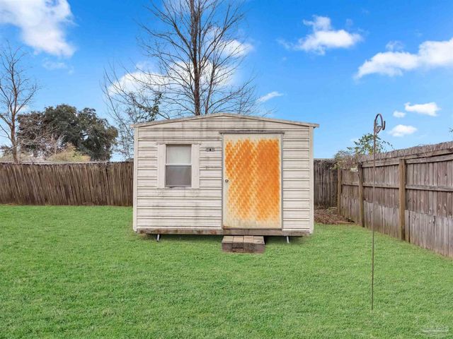 5081 Covington Dr, Pace, FL 32571