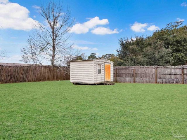 5081 Covington Dr, Pace, FL 32571