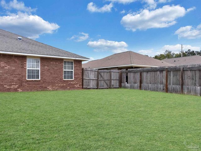 5081 Covington Dr, Pace, FL 32571