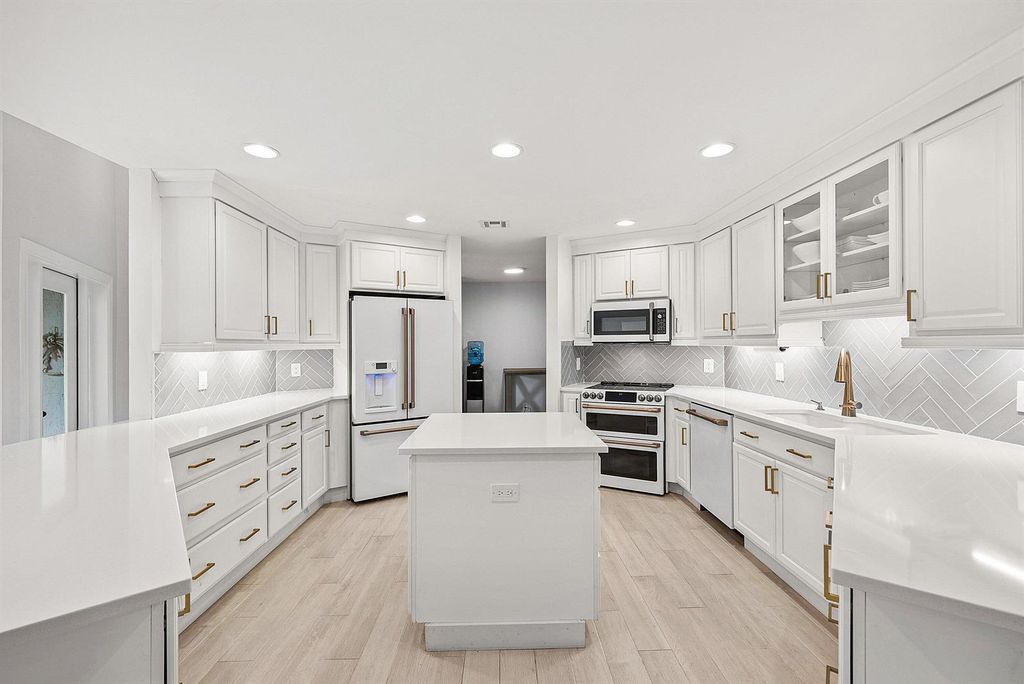 23373 Water Circle, Boca Raton, FL 33486