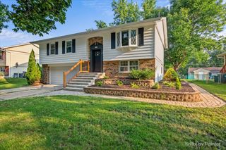 821 Robinson Avenue, Streamwood, IL 60107