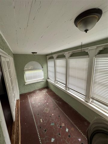 616 37th St, West Palm Beach, FL 33407