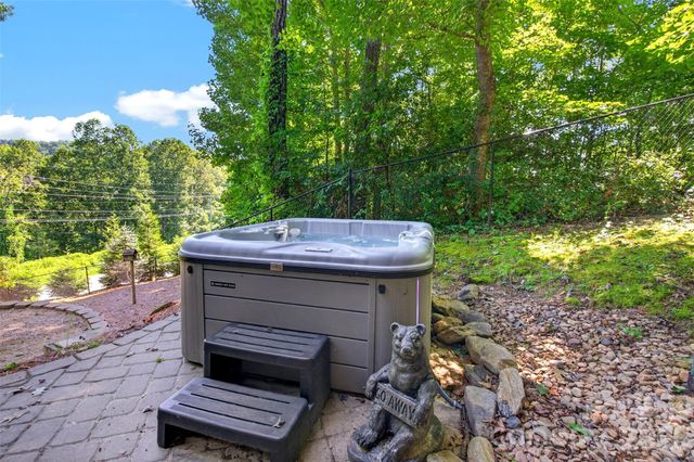 898 Morgan Hill Road, Black Mountain, NC 28711