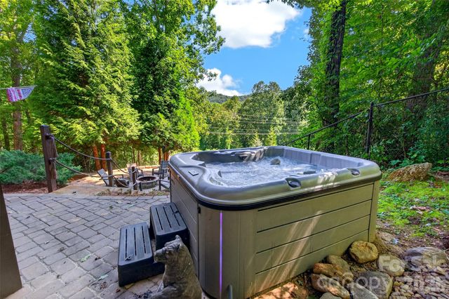 898 Morgan Hill Road, Black Mountain, NC 28711
