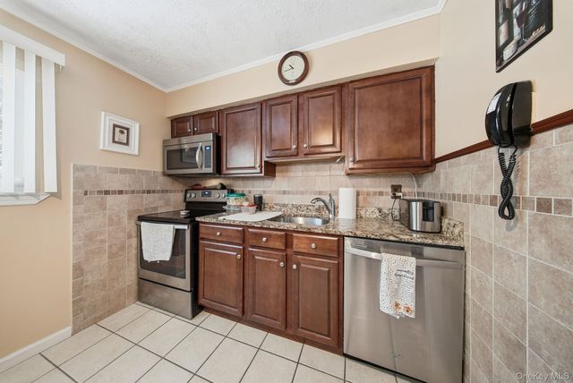 9 Michele Court, Middletown, NY 10941