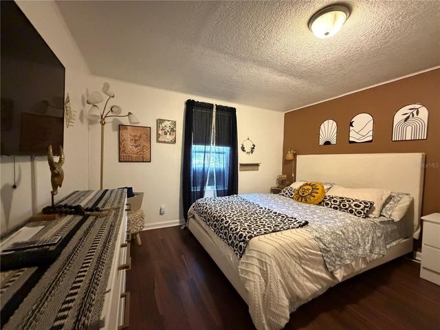 2425 SE 10TH AVENUE, Gainesville, FL 32641