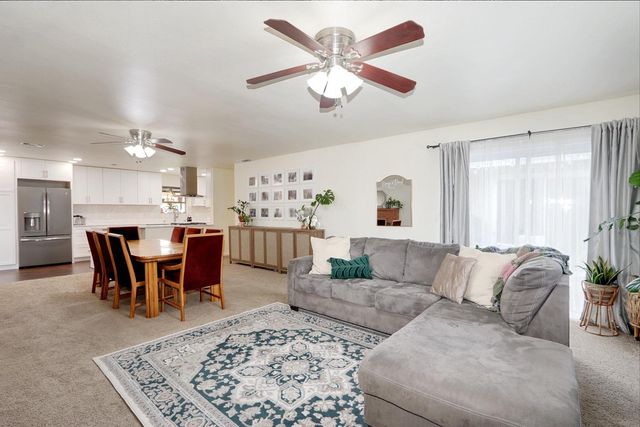 8805 Halverson Dr, Elk Grove, CA 95624