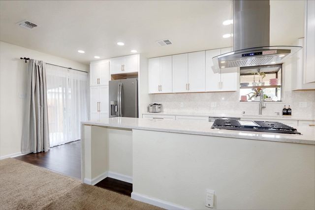 8805 Halverson Dr, Elk Grove, CA 95624