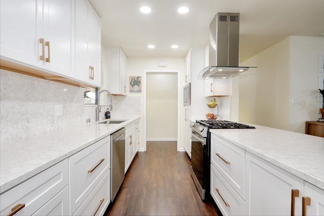 8805 Halverson Dr, Elk Grove, CA 95624