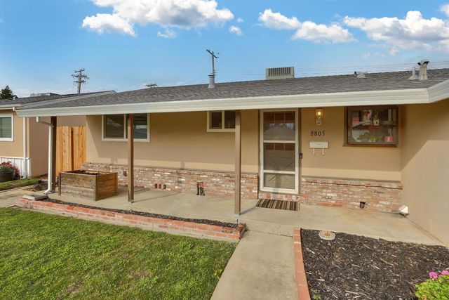 8805 Halverson Dr, Elk Grove, CA 95624
