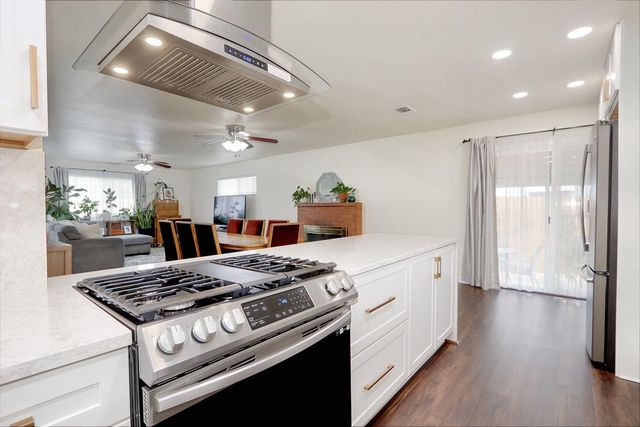 8805 Halverson Dr, Elk Grove, CA 95624