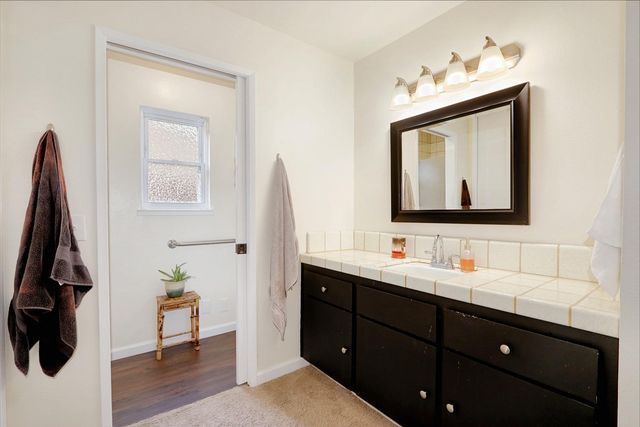 8805 Halverson Dr, Elk Grove, CA 95624