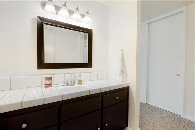 8805 Halverson Dr, Elk Grove, CA 95624