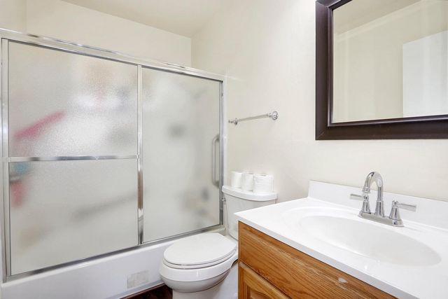 8805 Halverson Dr, Elk Grove, CA 95624