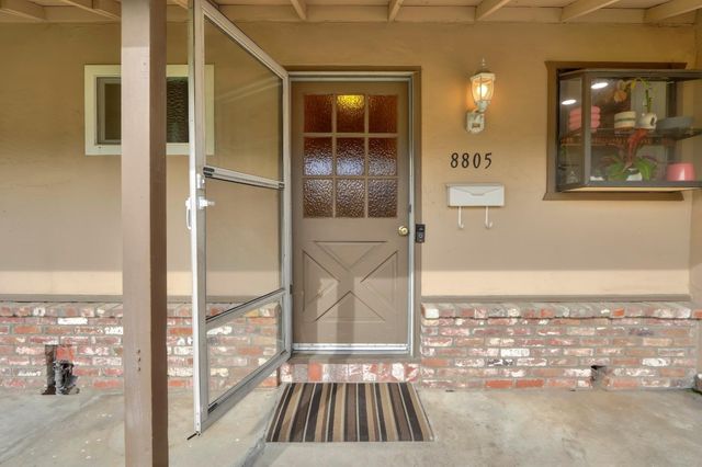 8805 Halverson Dr, Elk Grove, CA 95624