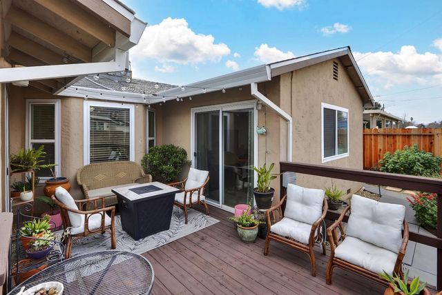 8805 Halverson Dr, Elk Grove, CA 95624
