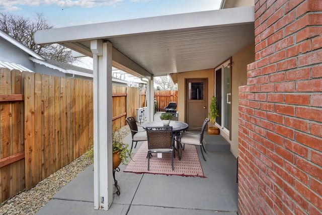 8805 Halverson Dr, Elk Grove, CA 95624