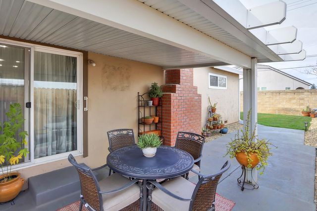 8805 Halverson Dr, Elk Grove, CA 95624