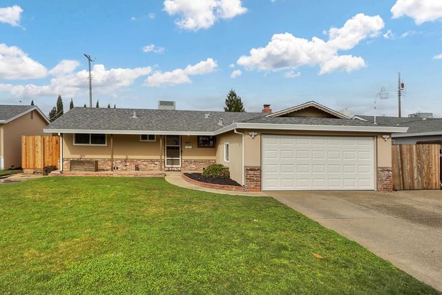 8805 Halverson Dr, Elk Grove, CA 95624