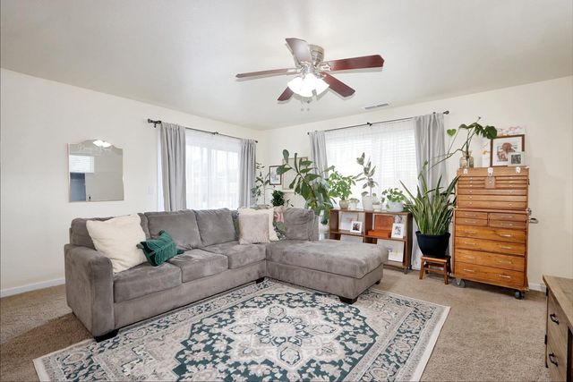 8805 Halverson Dr, Elk Grove, CA 95624