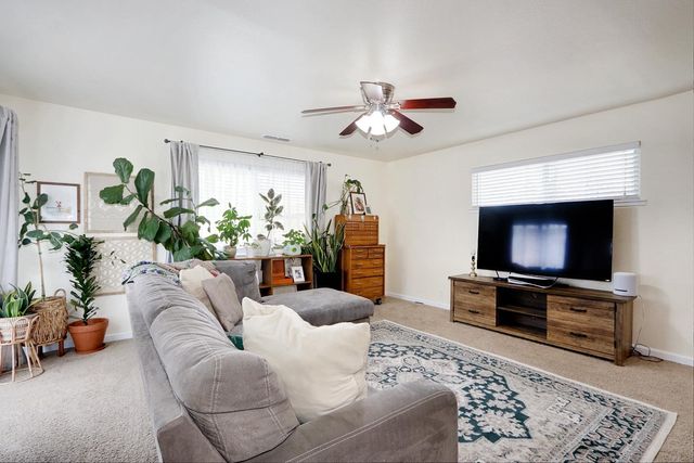 8805 Halverson Dr, Elk Grove, CA 95624