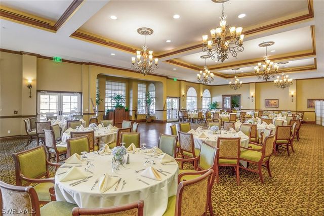 725 Saratoga CIR A103, Naples, FL 34104