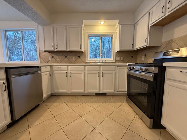 54 Maple Street, Galesburg, MI 49053