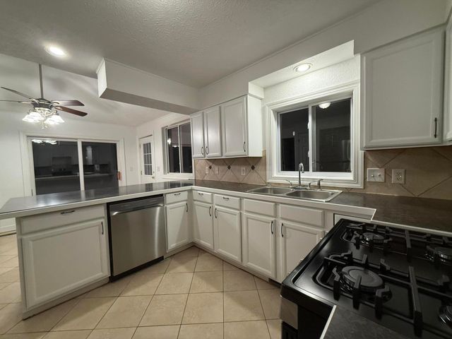 54 Maple Street, Galesburg, MI 49053